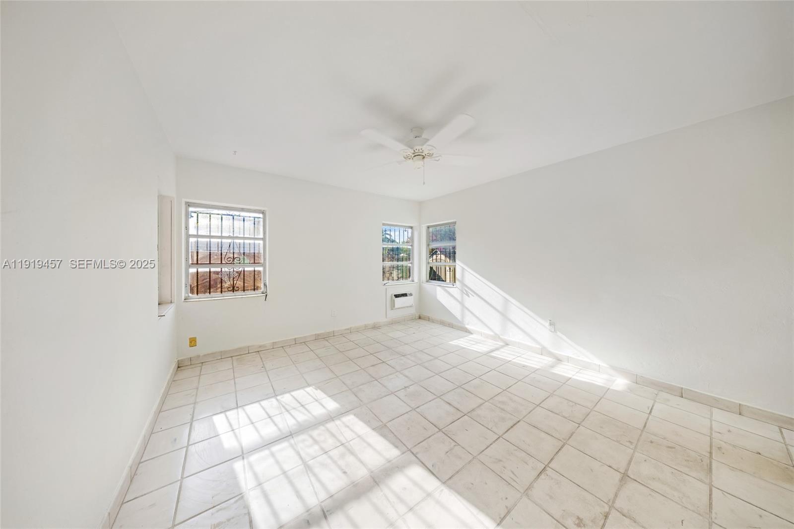 297 Eucalyptus Dr Hialeah, FL 33010