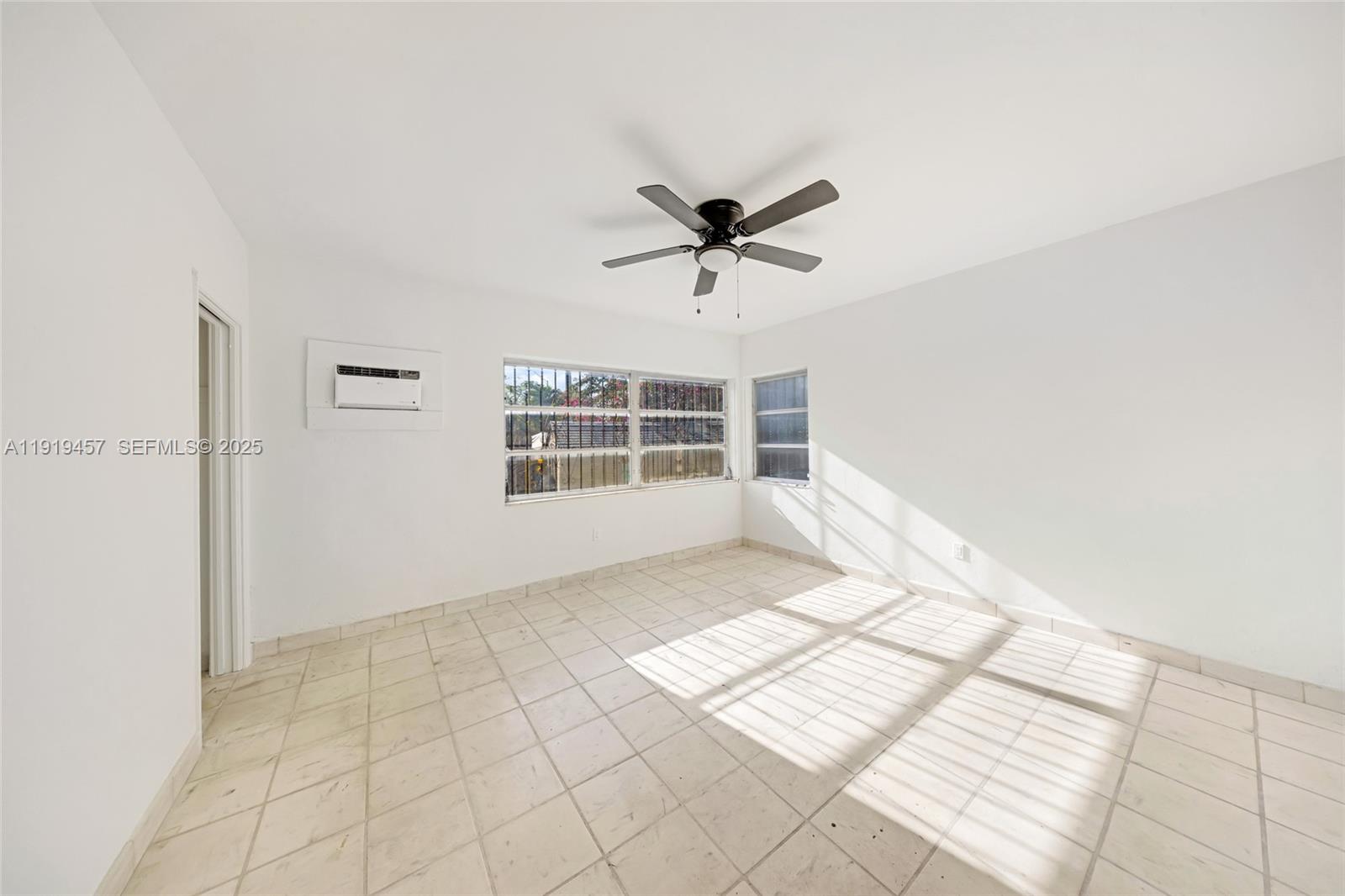 297 Eucalyptus Dr Hialeah, FL 33010