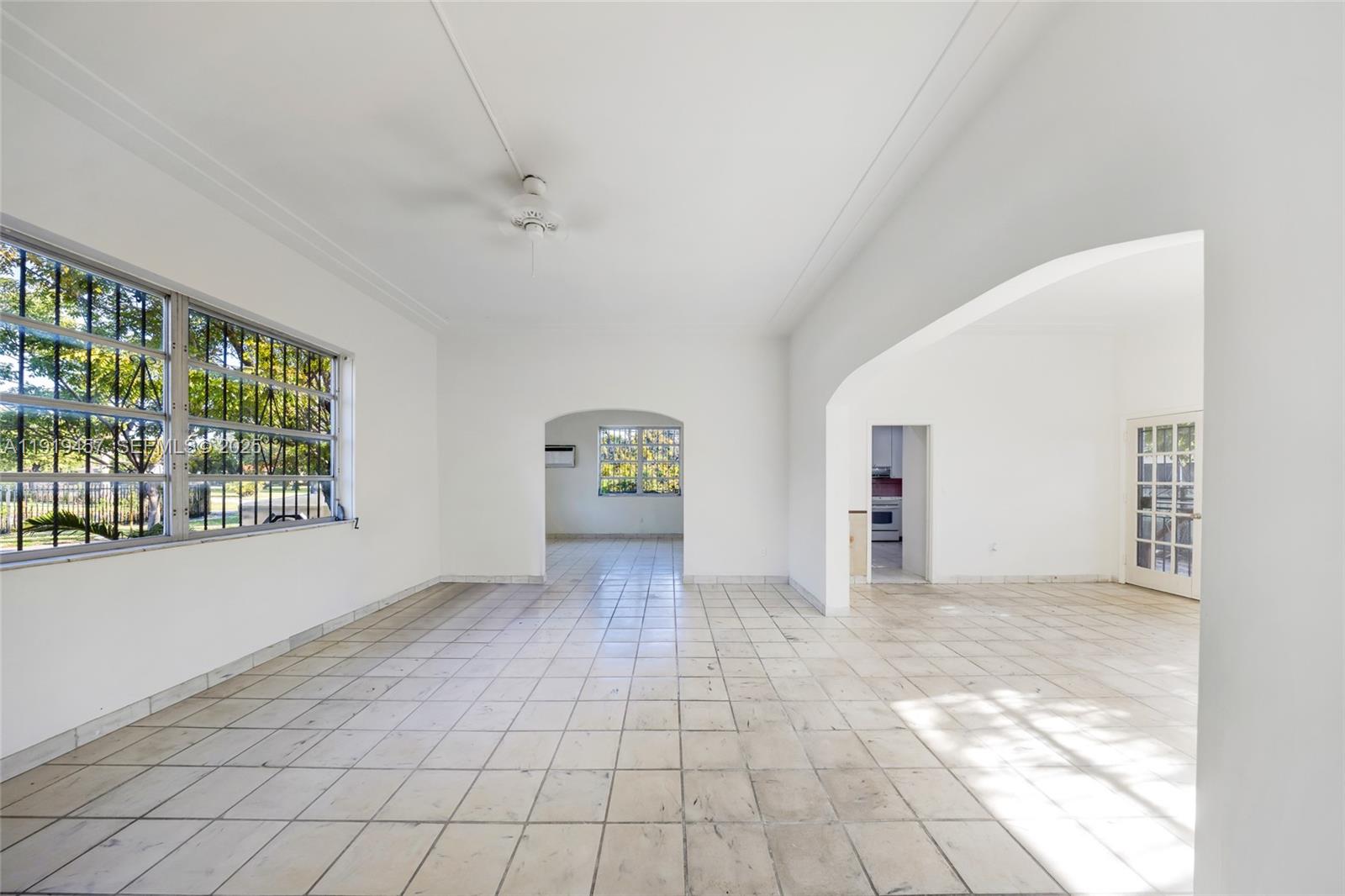 297 Eucalyptus Dr Hialeah, FL 33010