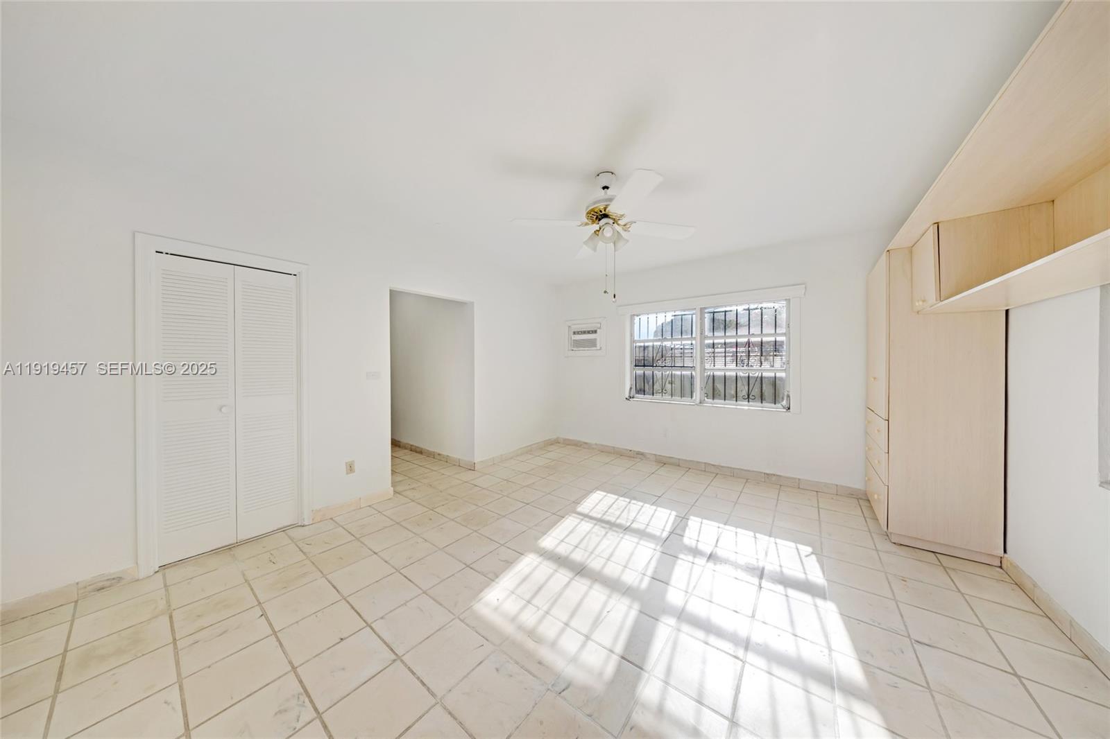 297 Eucalyptus Dr Hialeah, FL 33010