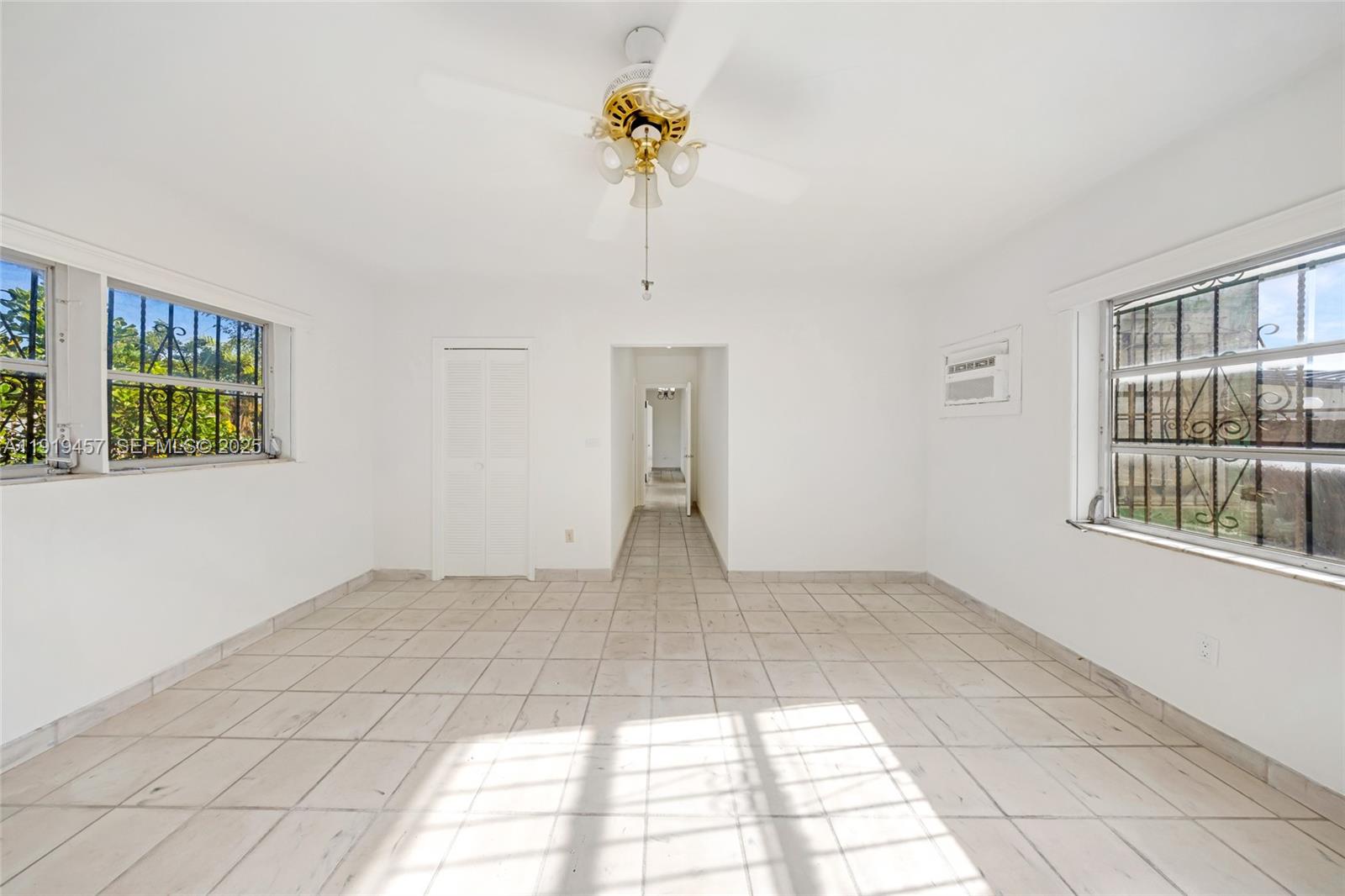 297 Eucalyptus Dr Hialeah, FL 33010