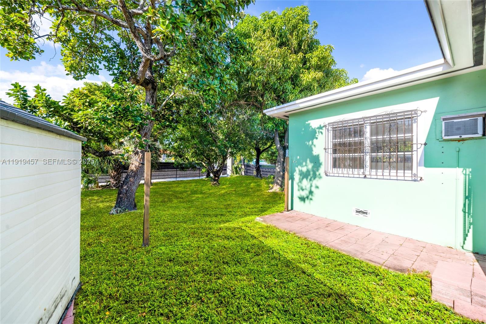 297 Eucalyptus Dr Hialeah, FL 33010