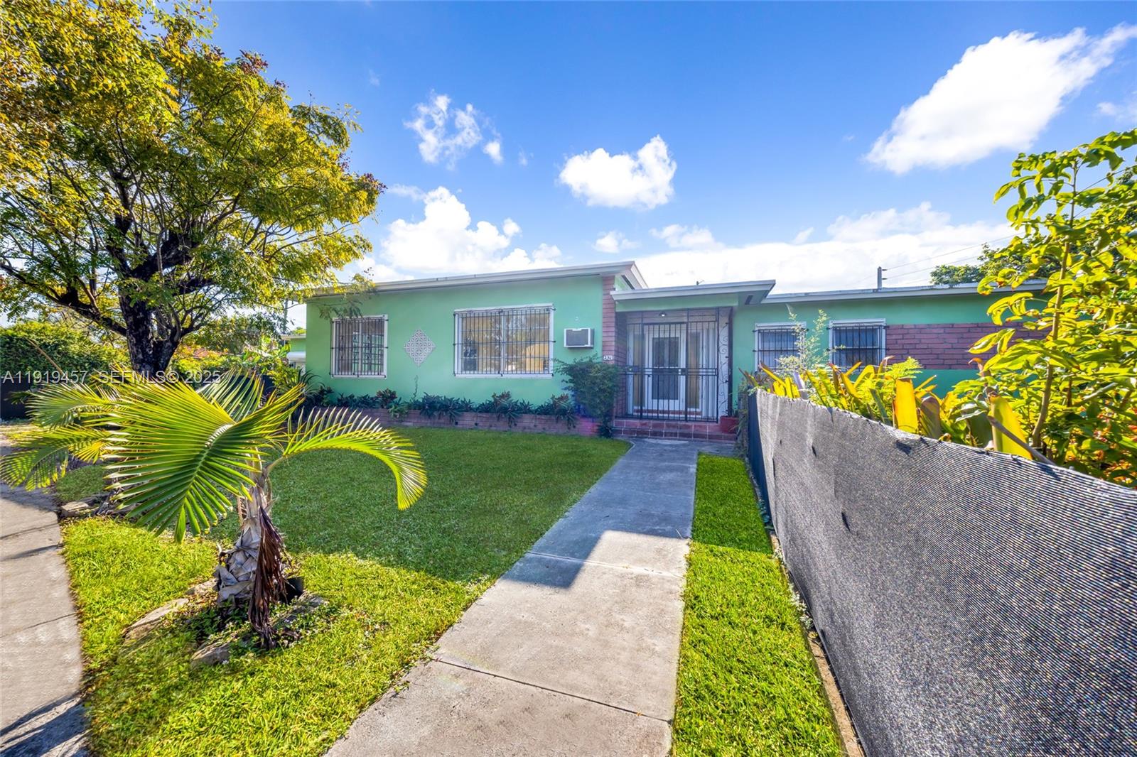 297 Eucalyptus Dr Hialeah, FL 33010