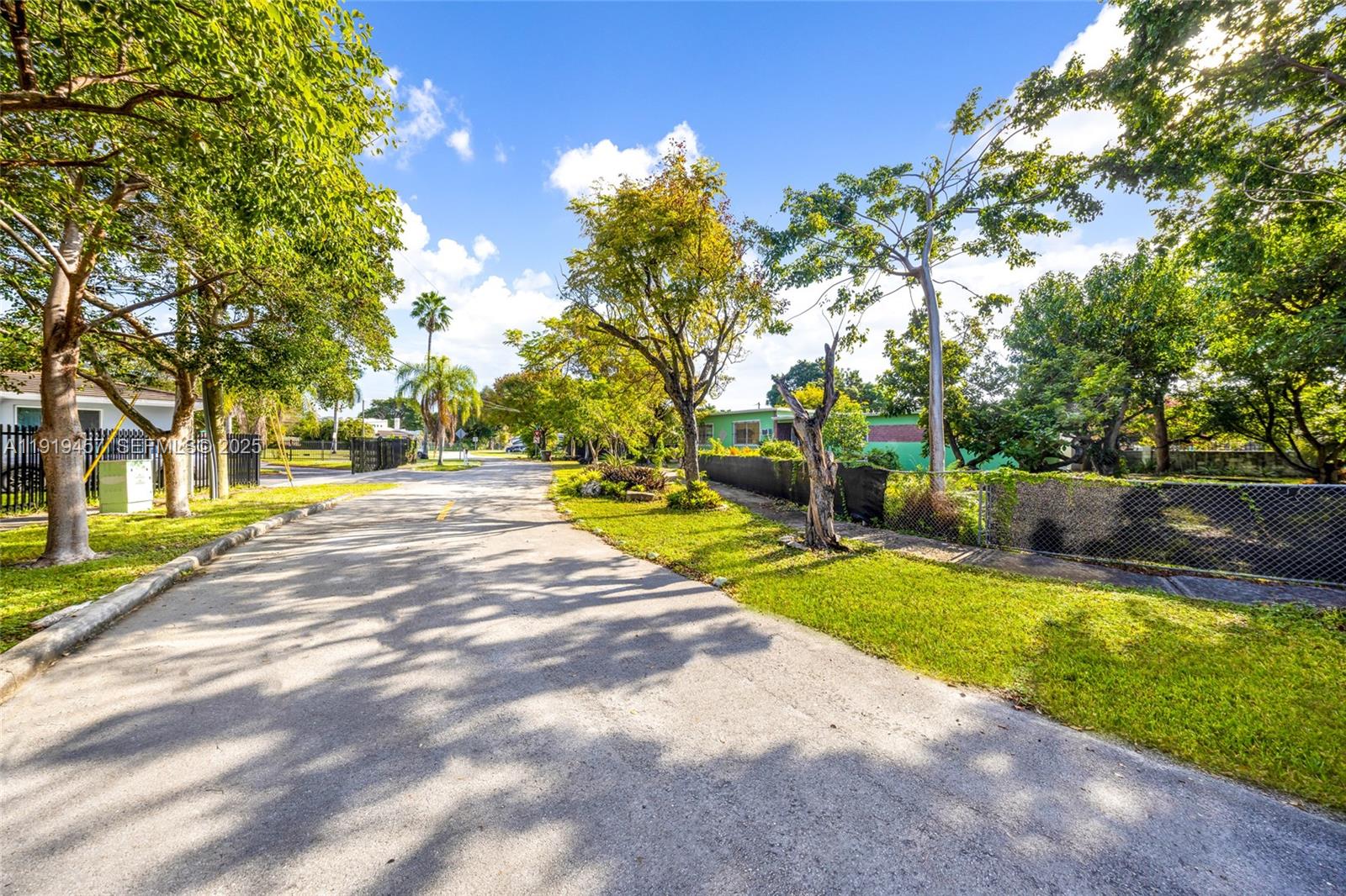 297 Eucalyptus Dr Hialeah, FL 33010