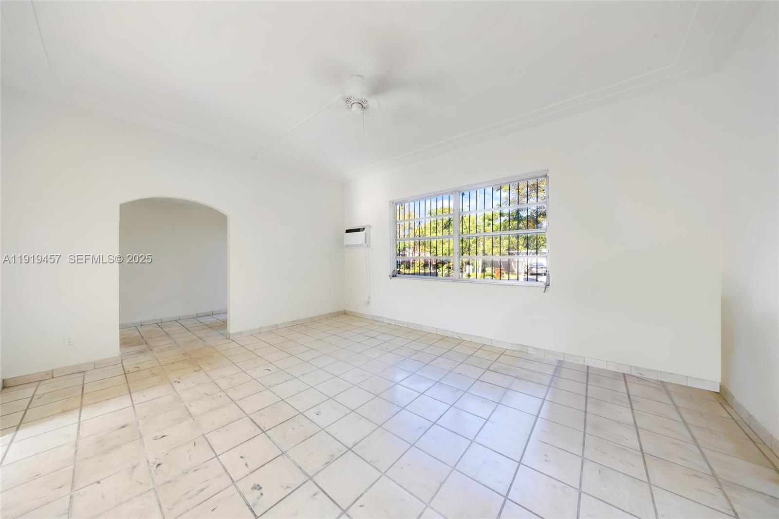 297 Eucalyptus Dr Hialeah, FL 33010