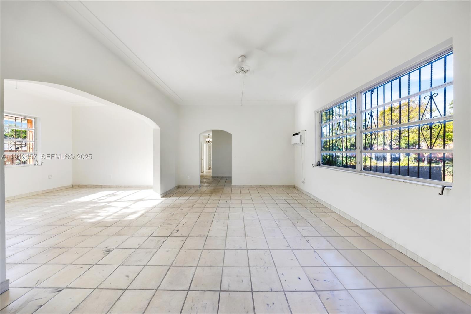 297 Eucalyptus Dr Hialeah, FL 33010