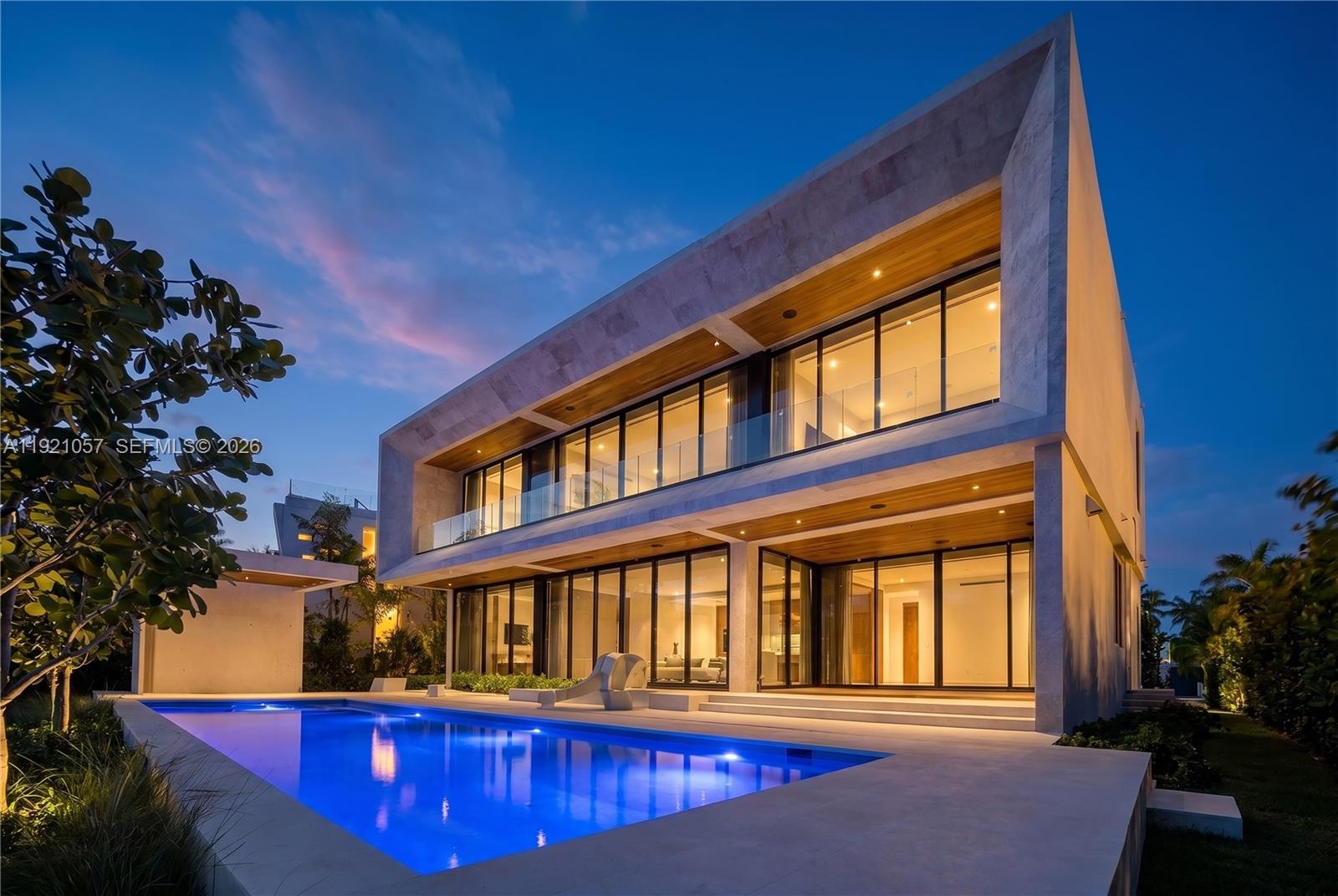 360 S Hibiscus Dr Miami Beach, FL 33139