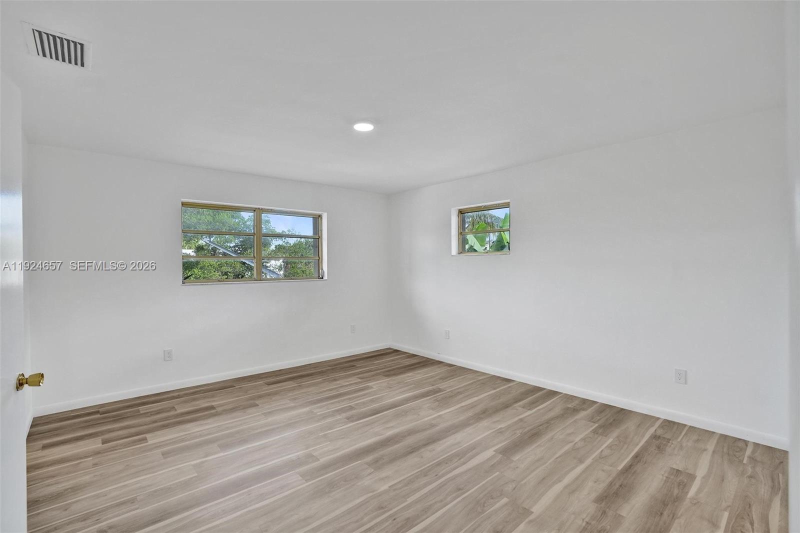 2371 NE 193rd St Miami, FL 33180