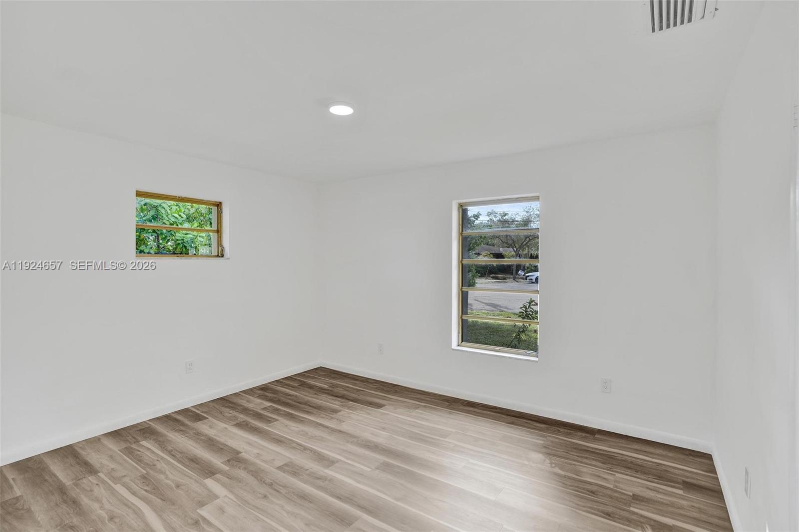 2371 NE 193rd St Miami, FL 33180