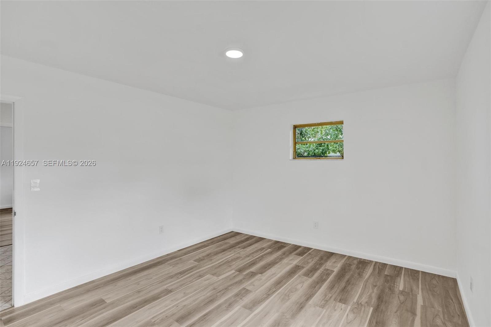 2371 NE 193rd St Miami, FL 33180