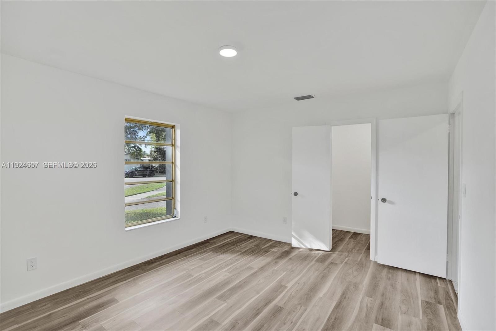 2371 NE 193rd St Miami, FL 33180