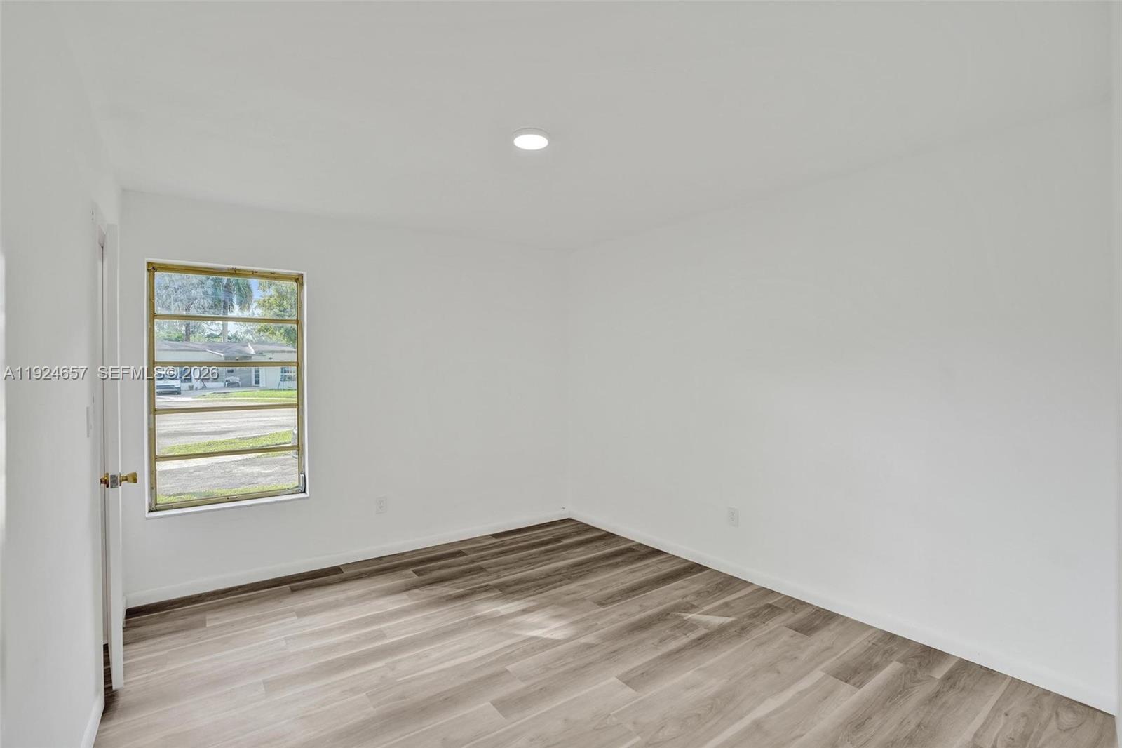 2371 NE 193rd St Miami, FL 33180