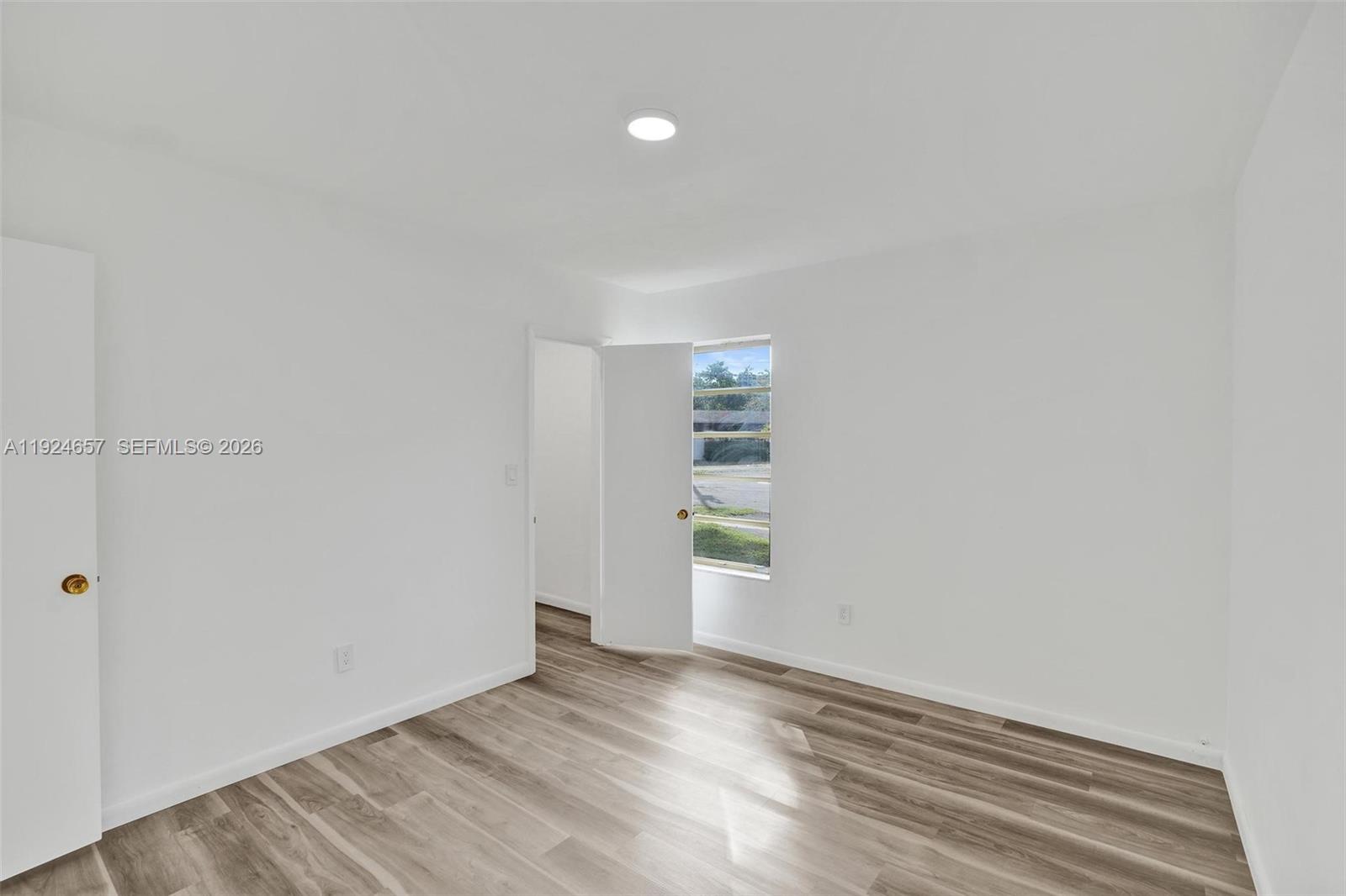 2371 NE 193rd St Miami, FL 33180