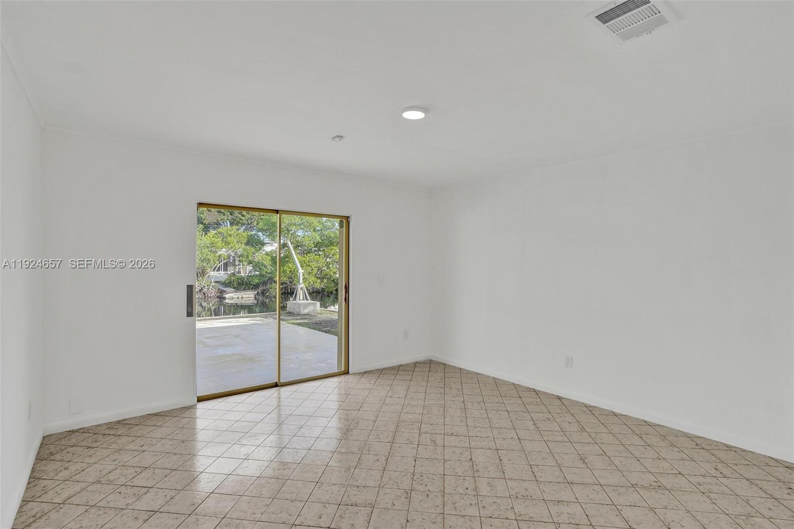 2371 NE 193rd St Miami, FL 33180