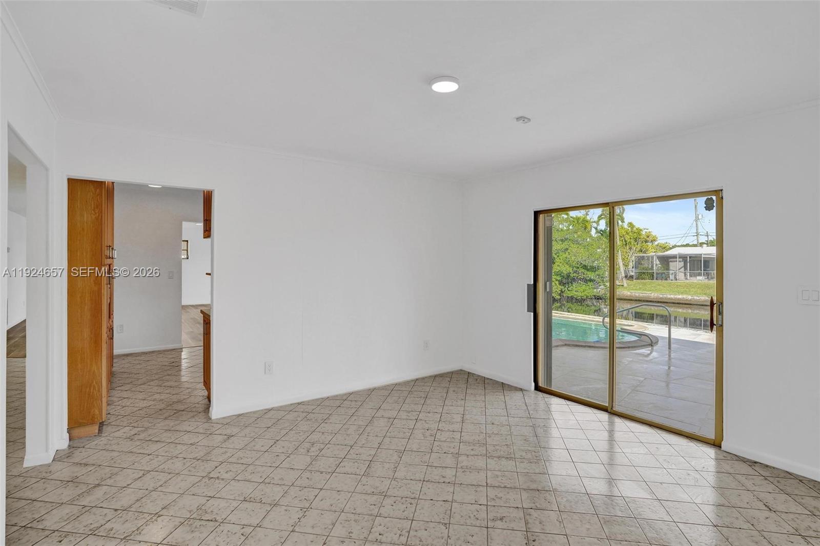 2371 NE 193rd St Miami, FL 33180