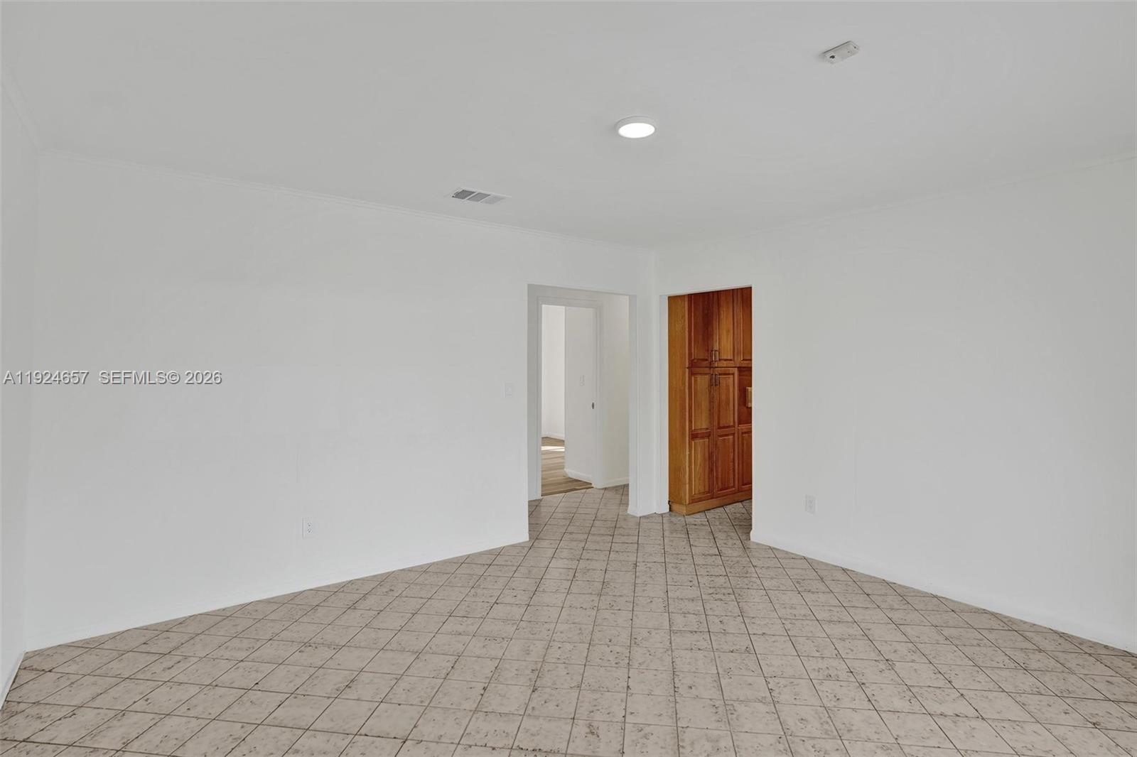 2371 NE 193rd St Miami, FL 33180