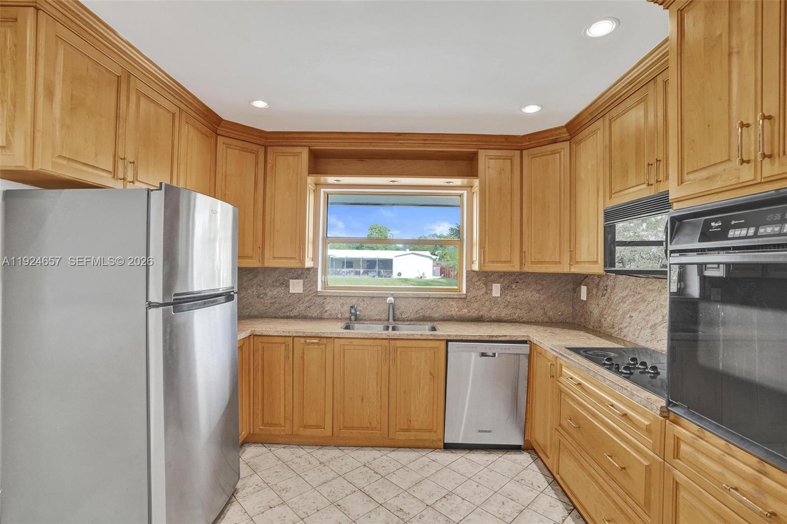 2371 NE 193rd St Miami, FL 33180