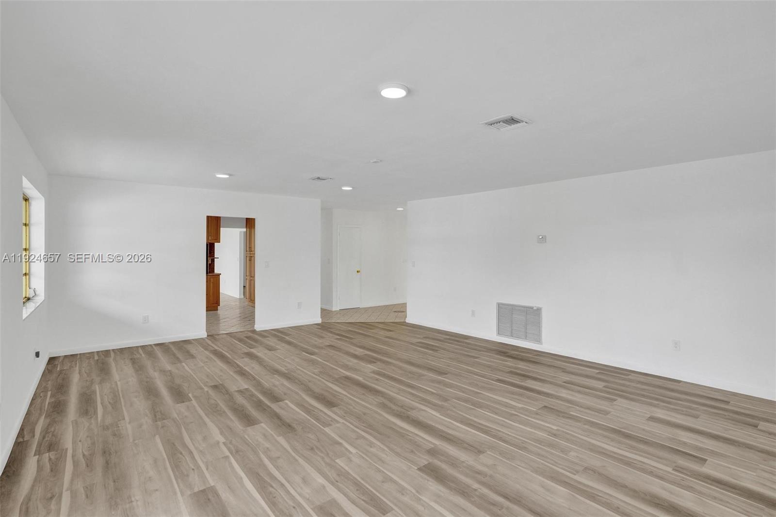 2371 NE 193rd St Miami, FL 33180