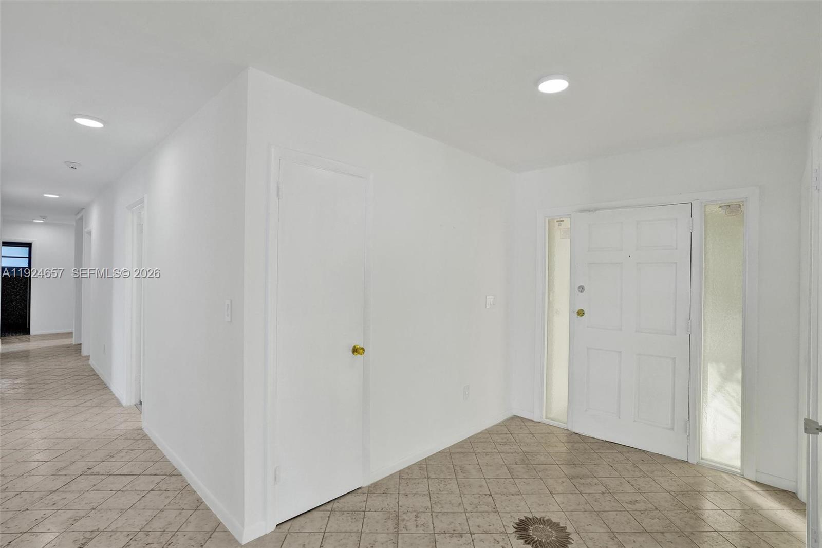 2371 NE 193rd St Miami, FL 33180