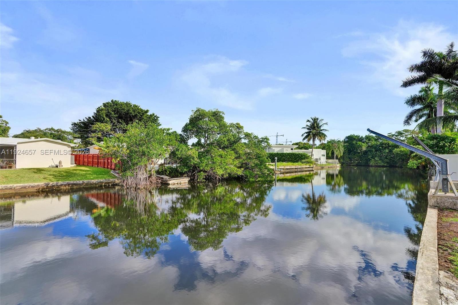 2371 NE 193rd St Miami, FL 33180