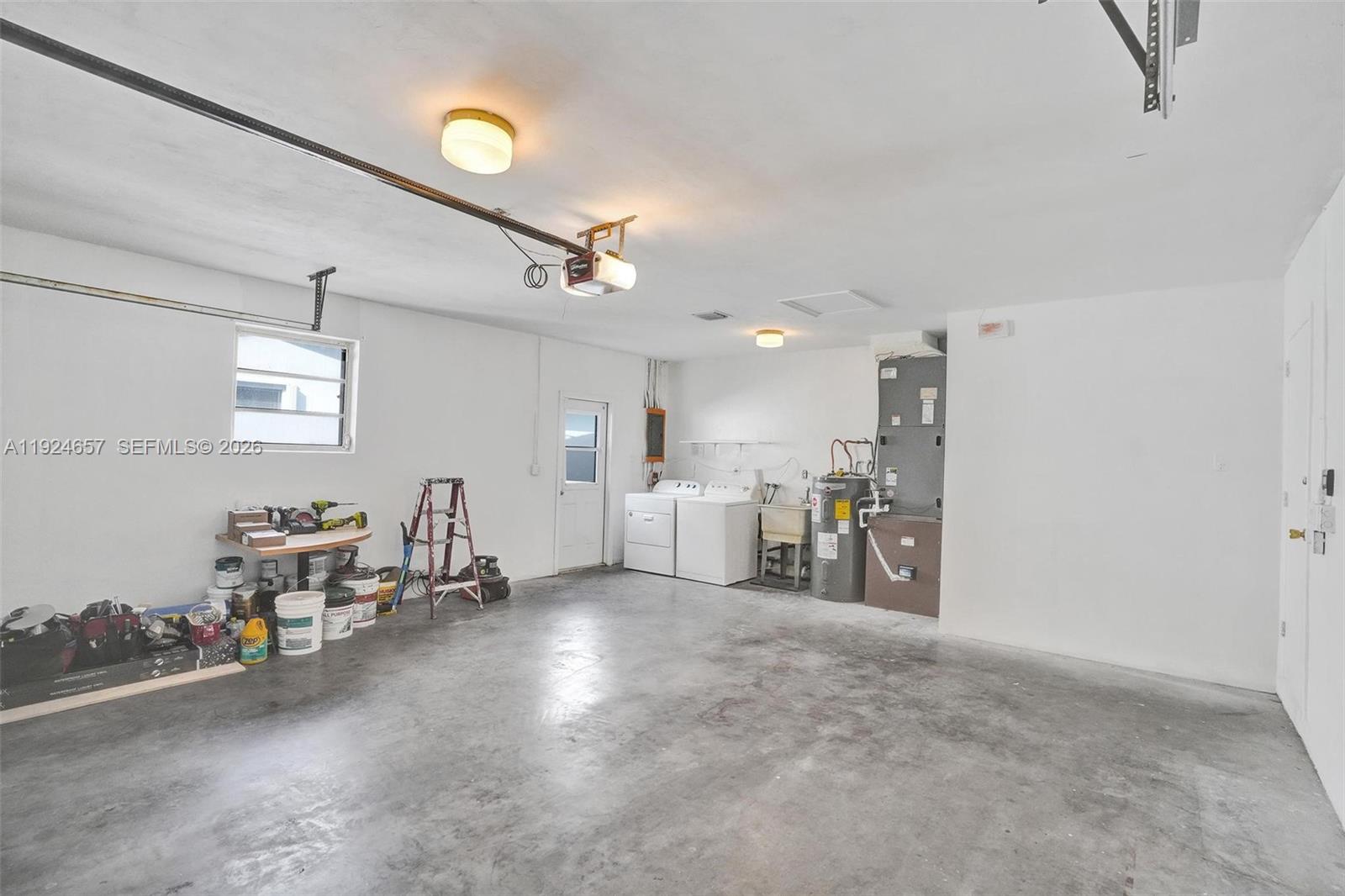 2371 NE 193rd St Miami, FL 33180