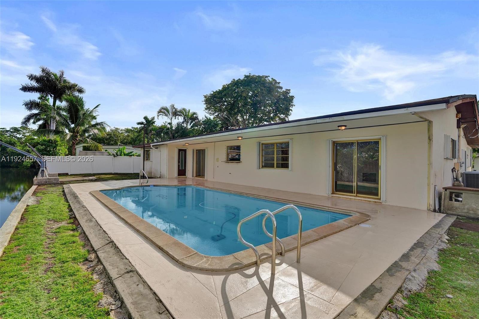 2371 NE 193rd St Miami, FL 33180