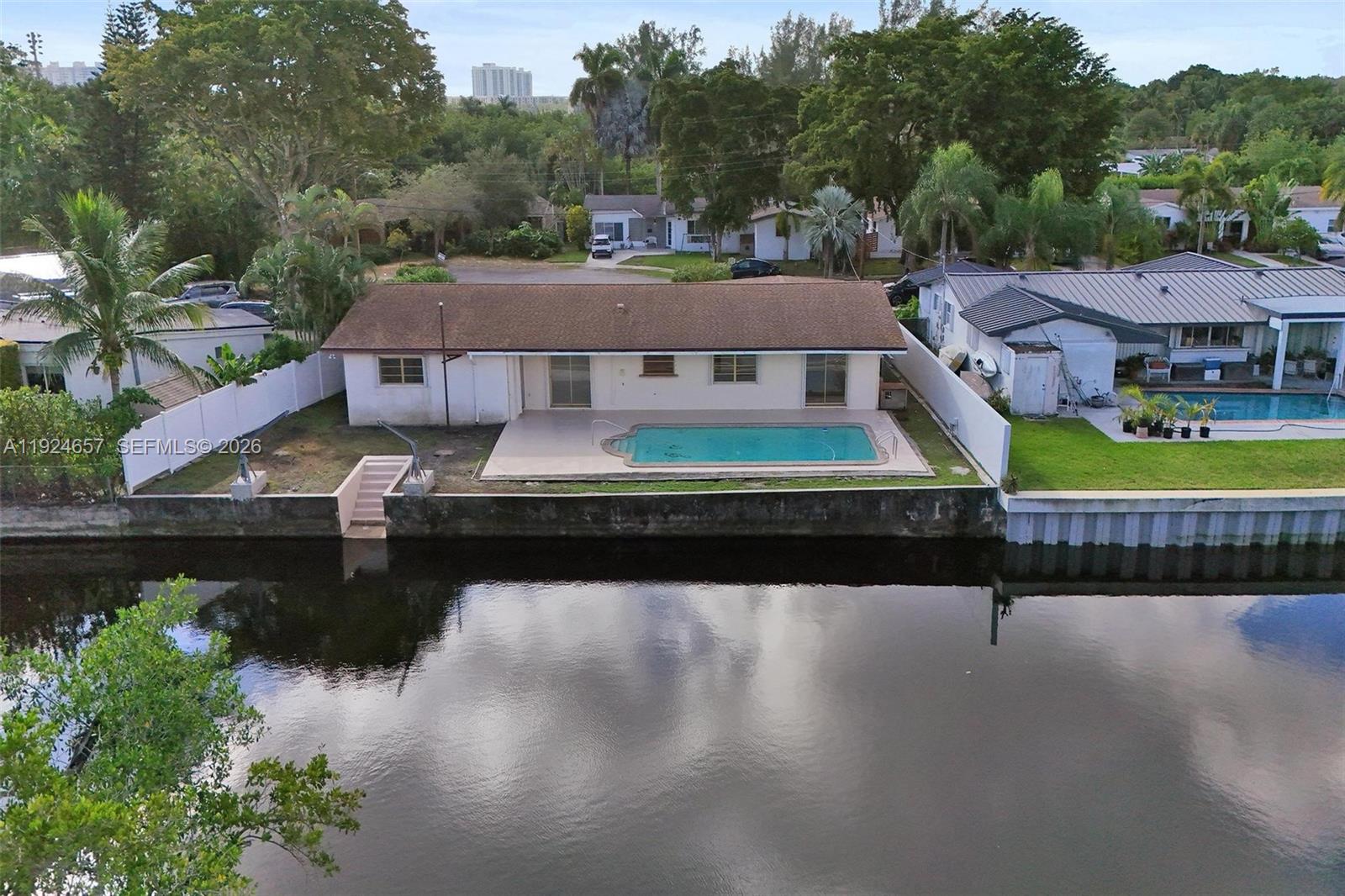 2371 NE 193rd St Miami, FL 33180