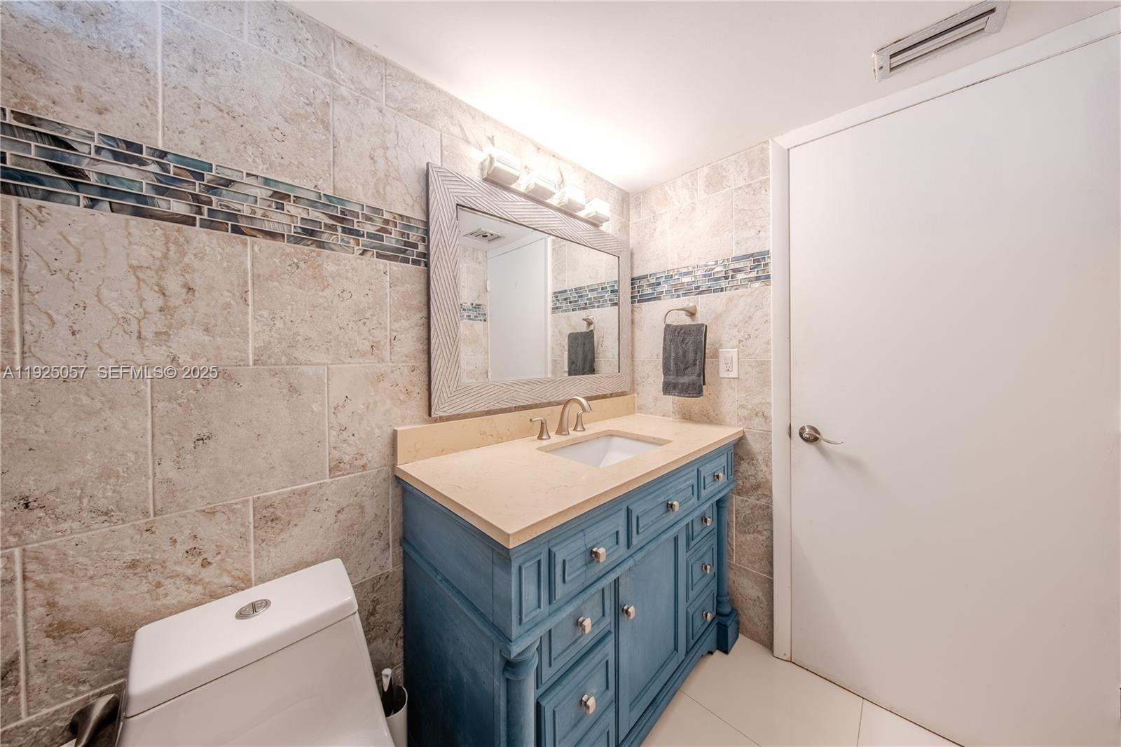 1660 NE 191st St #410-1 Miami, FL 33179