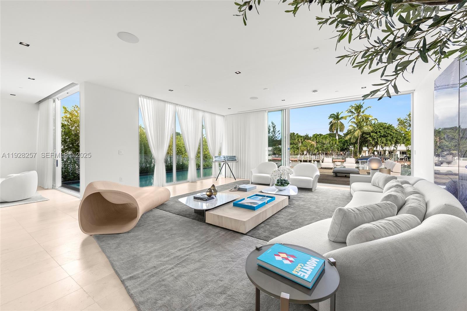 1031 W 48th St Miami Beach, FL 33140