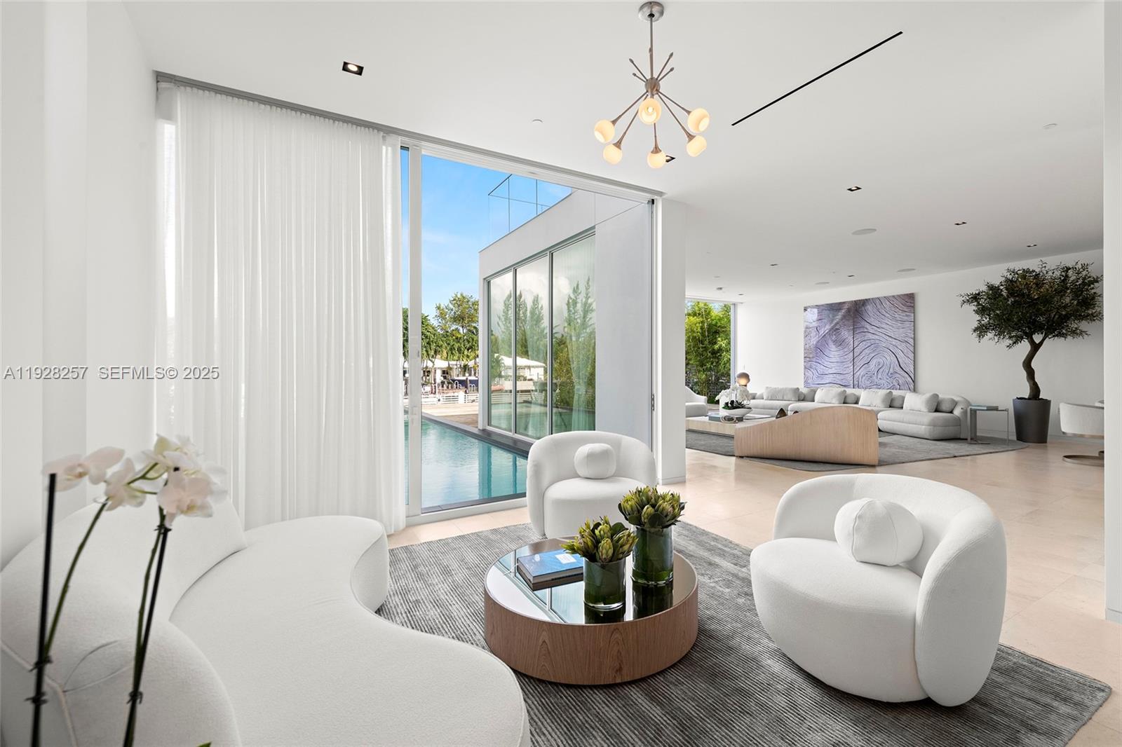 1031 W 48th St Miami Beach, FL 33140