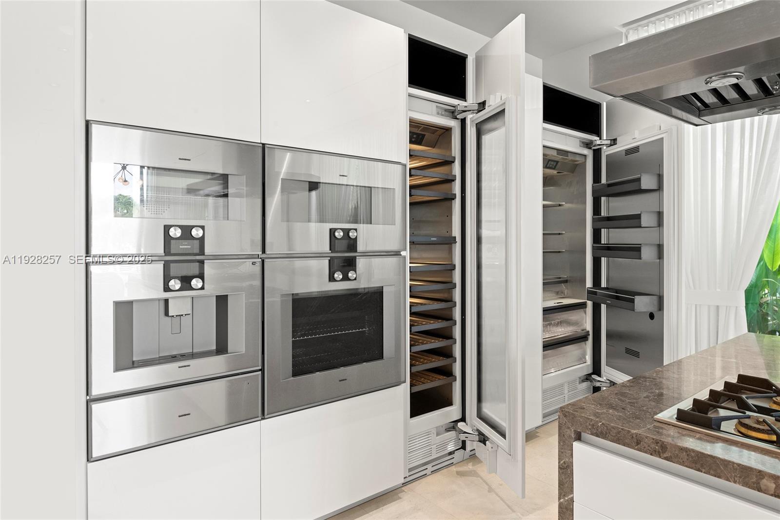 1031 W 48th St Miami Beach, FL 33140