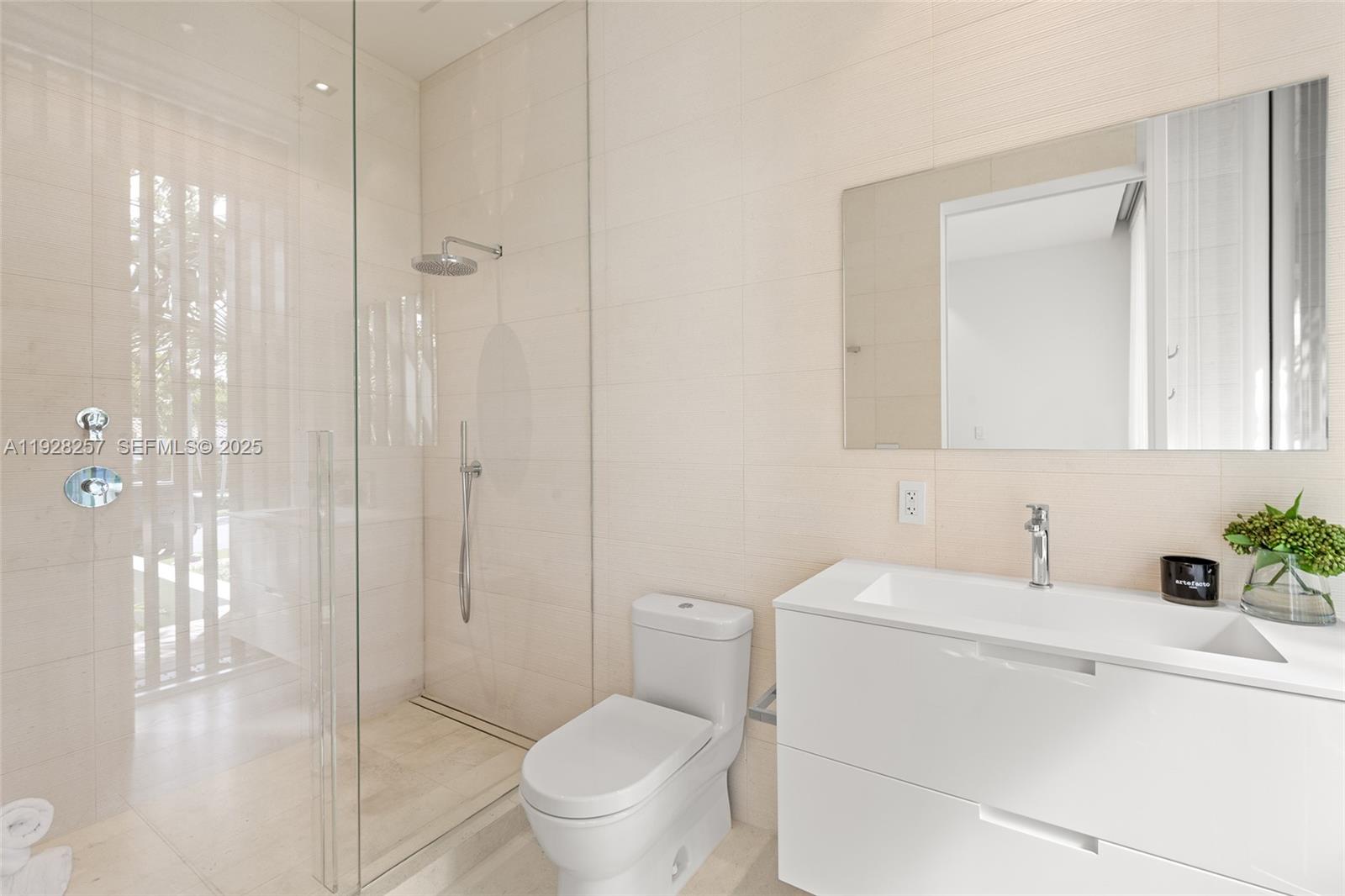 1031 W 48th St Miami Beach, FL 33140