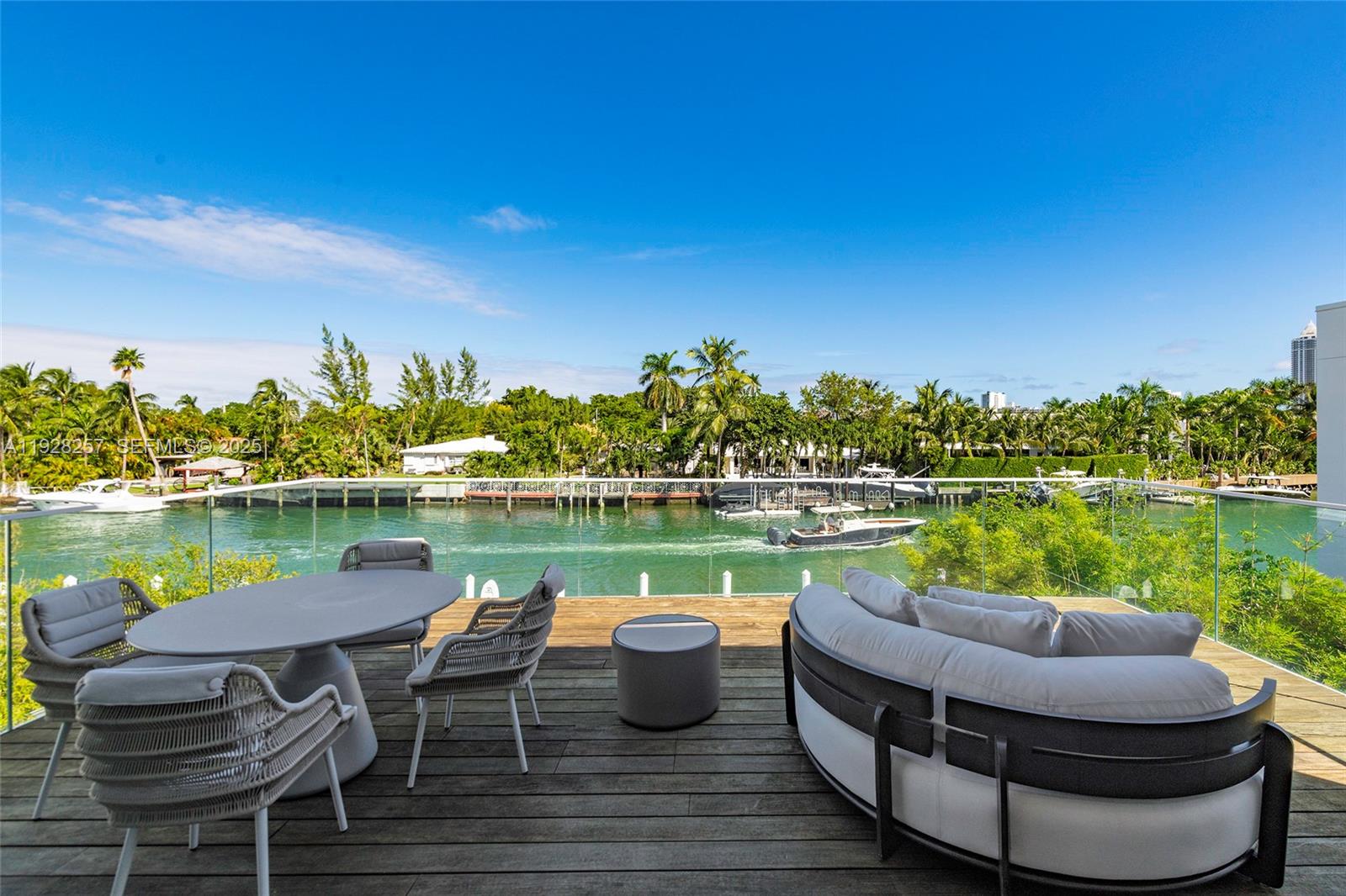 1031 W 48th St Miami Beach, FL 33140