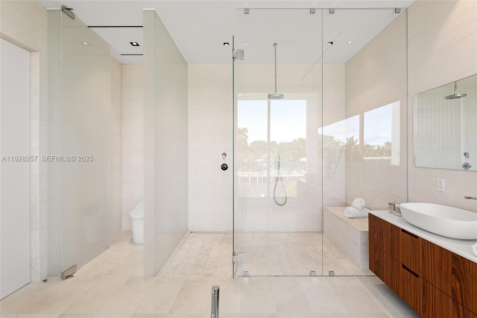 1031 W 48th St Miami Beach, FL 33140