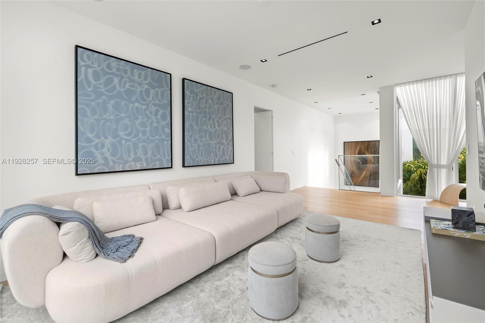 1031 W 48th St Miami Beach, FL 33140