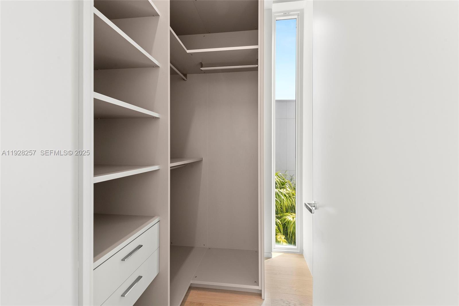 1031 W 48th St Miami Beach, FL 33140