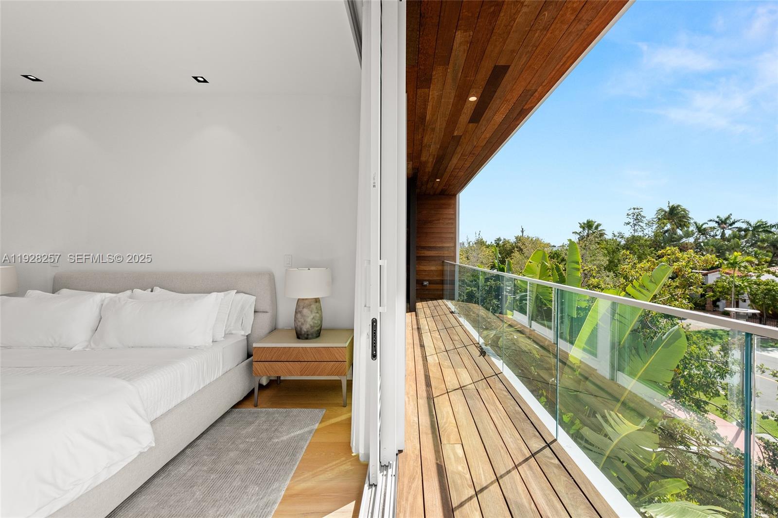 1031 W 48th St Miami Beach, FL 33140