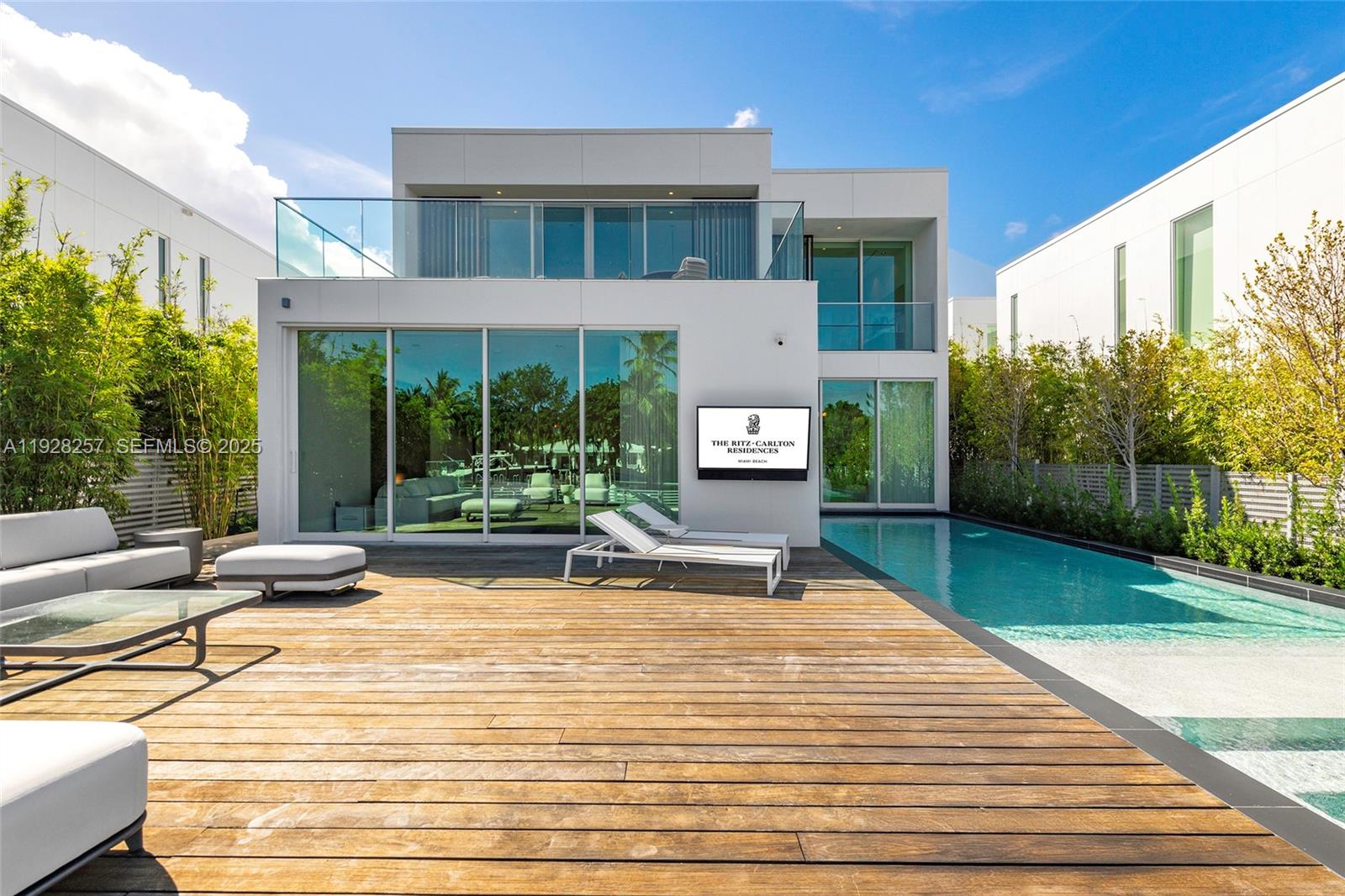 1031 W 48th St Miami Beach, FL 33140