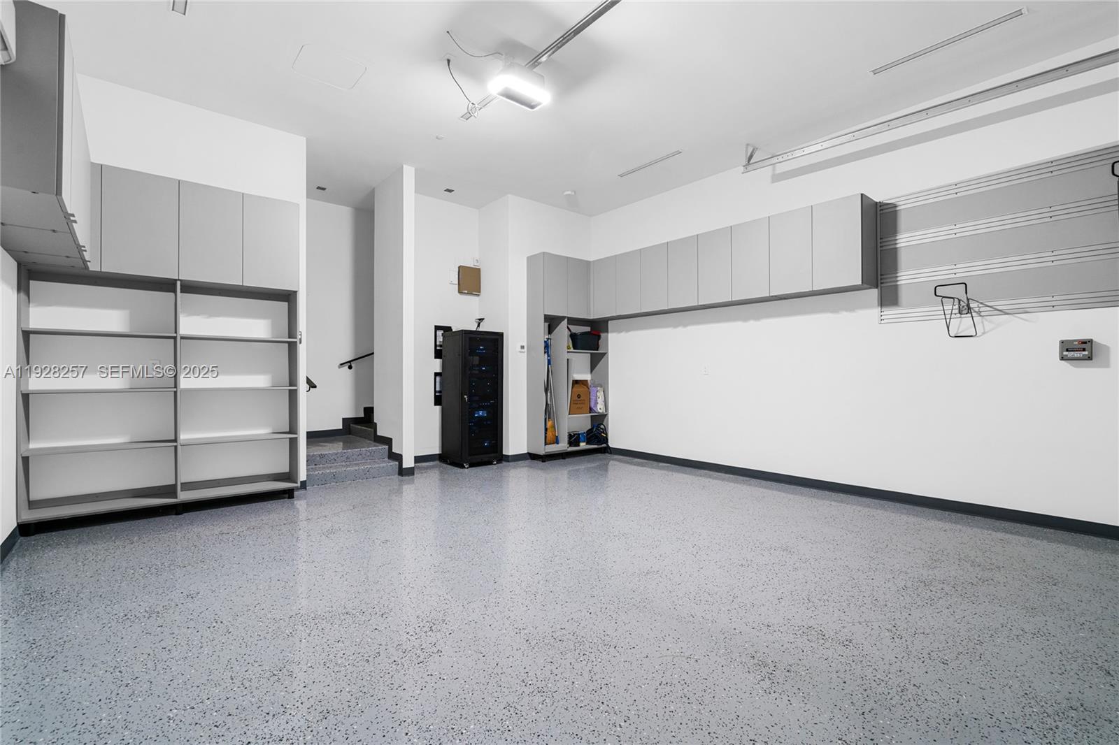 1031 W 48th St Miami Beach, FL 33140