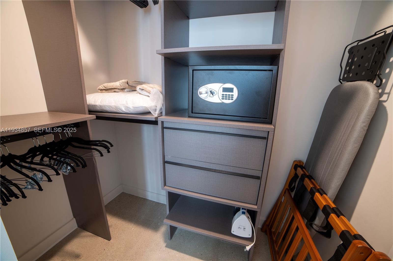 11 NE 6th #2013 Miami, FL 33132