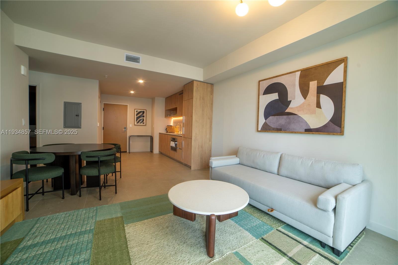 11 NE 6th #2013 Miami, FL 33132