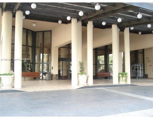 10185 Collins Ave #PH02