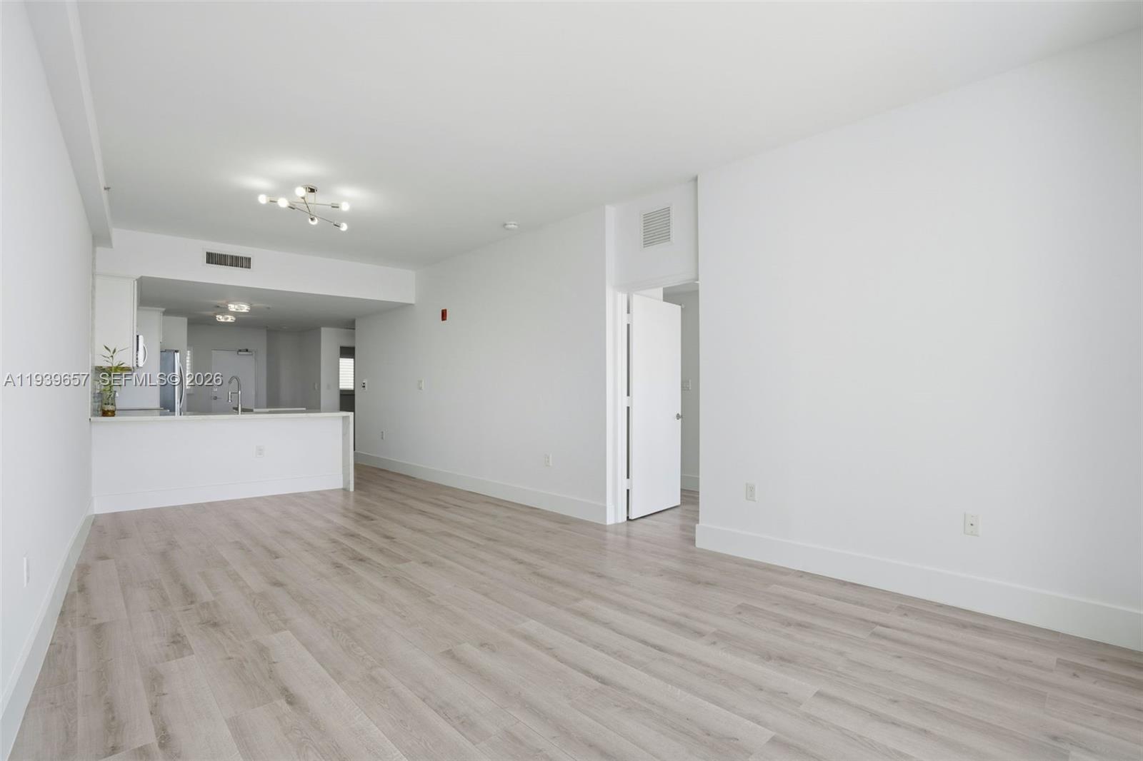 6580 Indian Crk Dr #304 Miami Beach, FL 33141