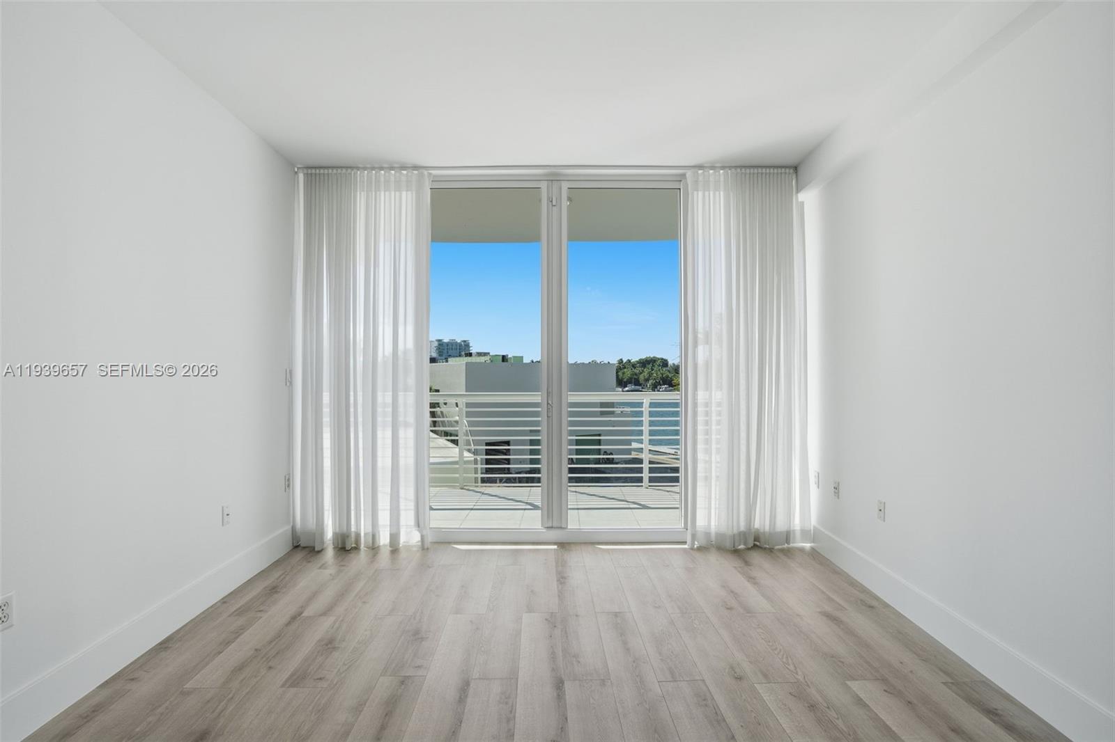 6580 Indian Crk Dr #304 Miami Beach, FL 33141