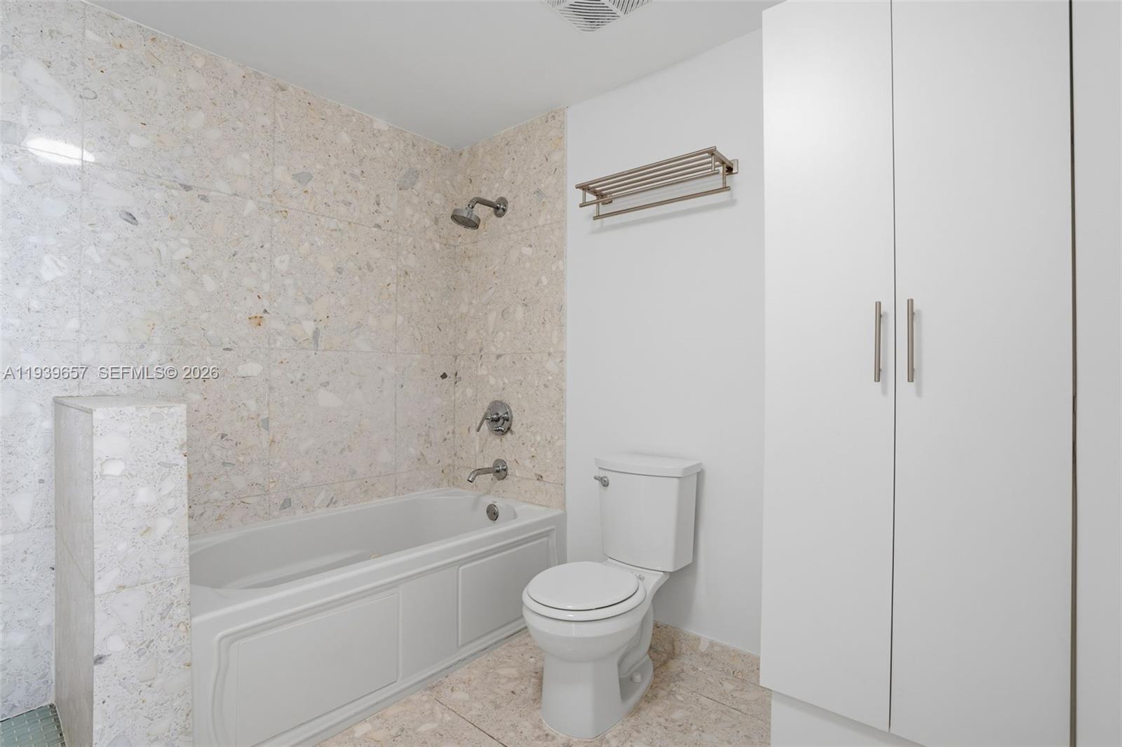 6580 Indian Crk Dr #304 Miami Beach, FL 33141