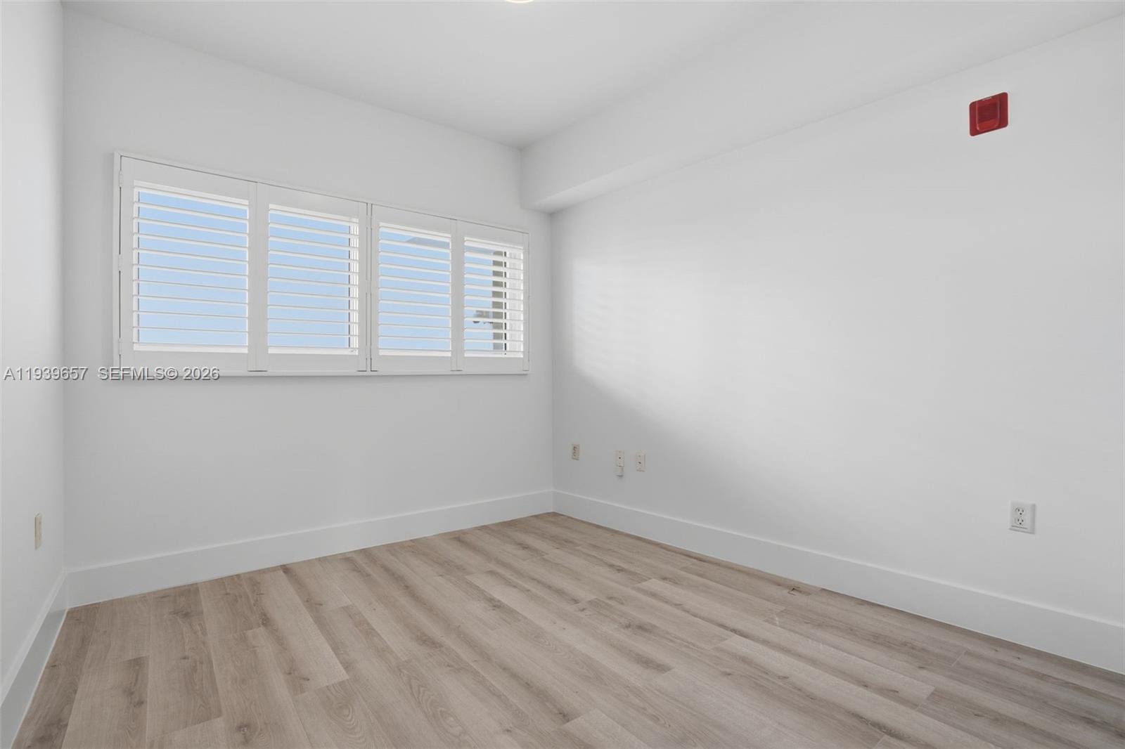 6580 Indian Crk Dr #304 Miami Beach, FL 33141