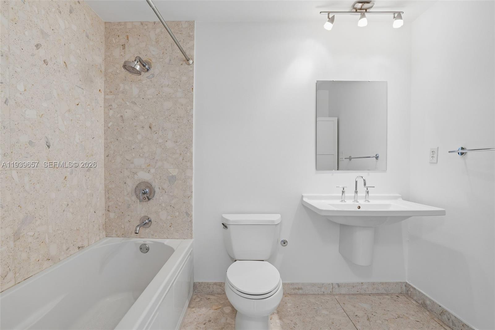 6580 Indian Crk Dr #304 Miami Beach, FL 33141