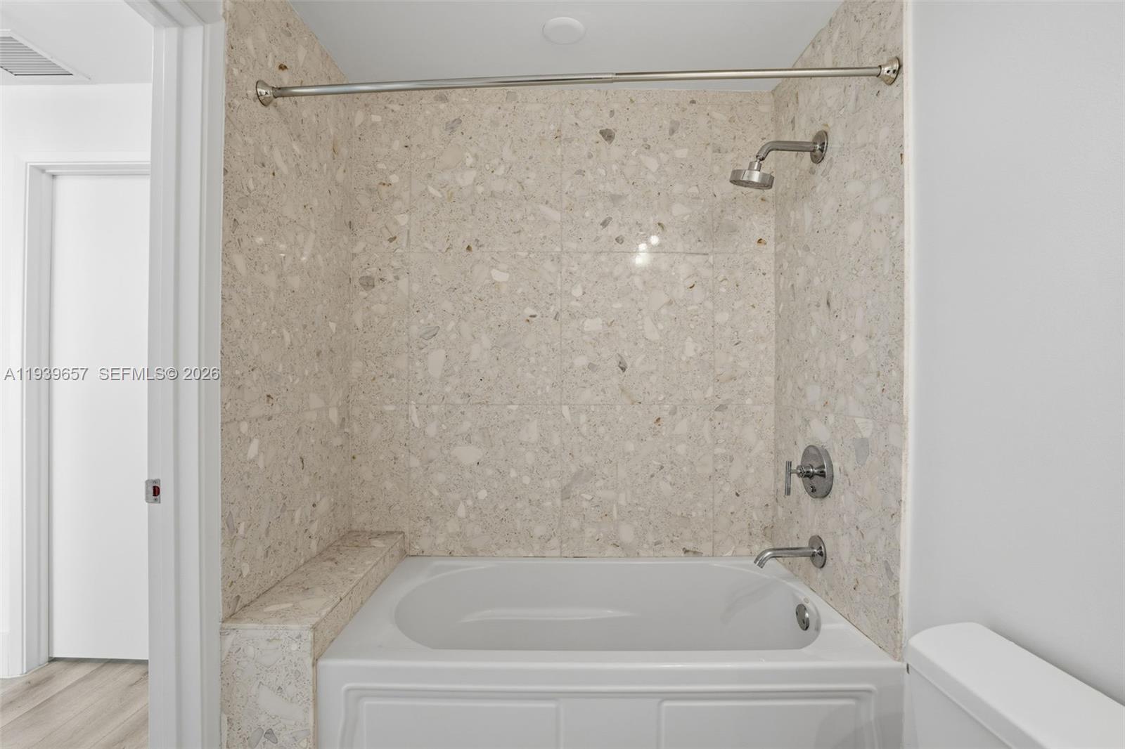 6580 Indian Crk Dr #304 Miami Beach, FL 33141