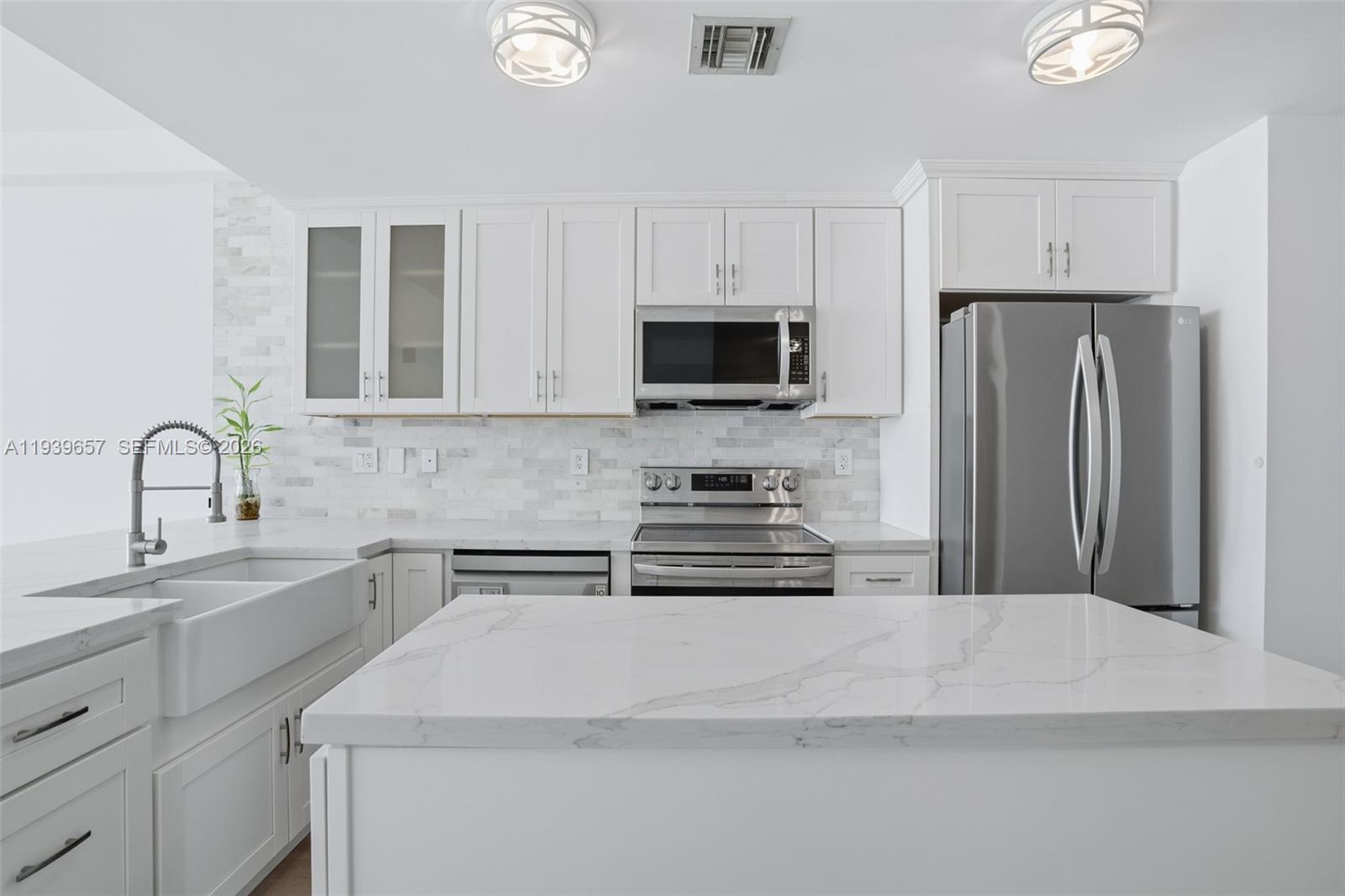 6580 Indian Crk Dr #304 Miami Beach, FL 33141