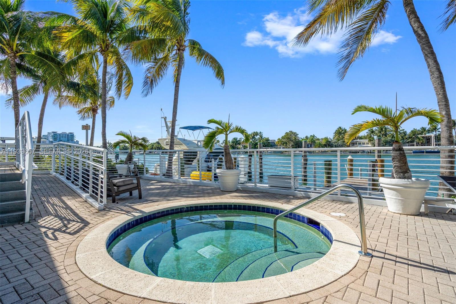 6580 Indian Crk Dr #304 Miami Beach, FL 33141